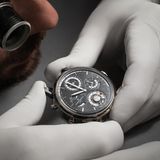 Mitarbeiter von Vacheron Constantin mit der Solaria Ultra Grand Complication