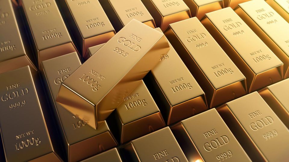 Mehrere Ein-Kilogramm-Goldbarren sind aufeinander gestapelt