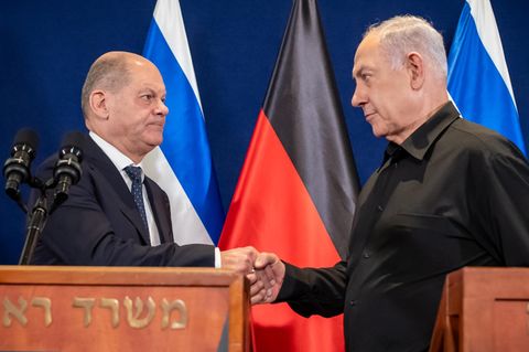 Olaf Scholz und Benjamin Netanjahu bei einem Treffen in Tel Aviv (Archivbild)