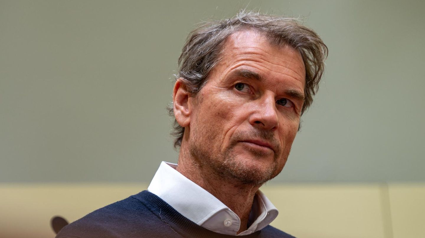 Der frühere Nationaltorwart Jens Lehmann steht im Gerichtssaal 101 im Amtsgericht München