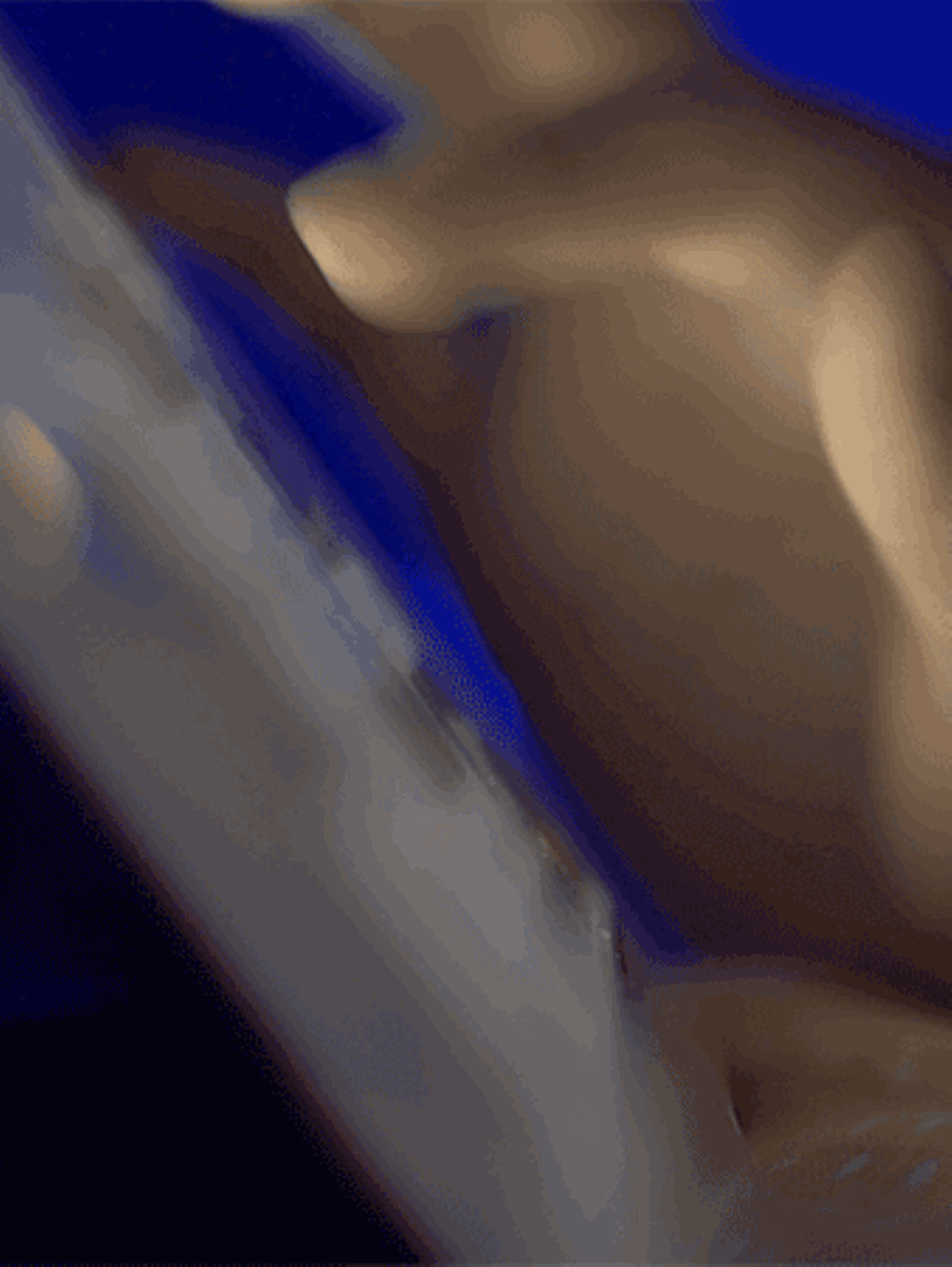 Smartphone in Großbritannien: Kindliche Finger scrollen auf einem Display