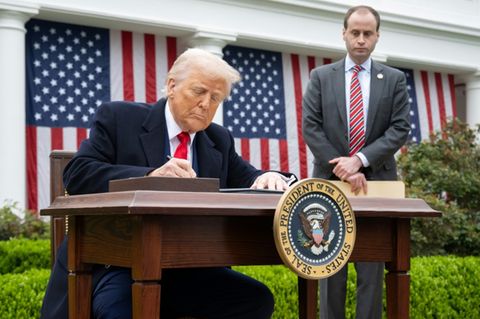 Trump unterzeichnet Dekret für die neuen Zölle