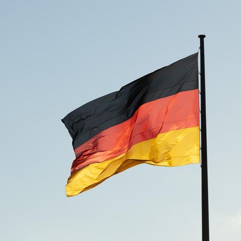 Deutschlandflagge – AfD setzt Dauerbeflaggung durch