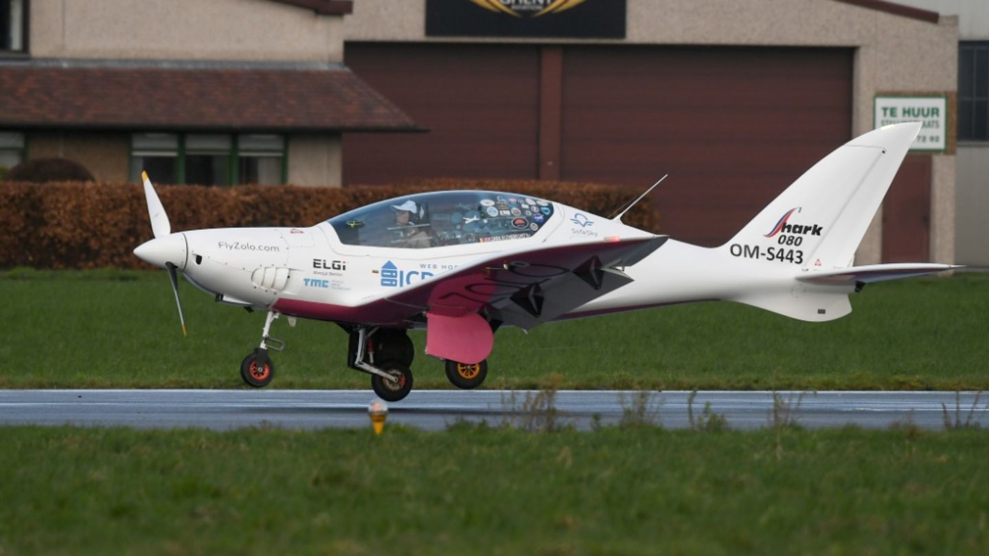 Ultraleichtflugzeug auf einem Flugplatz