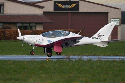 Ultraleichtflugzeug auf einem Flugplatz