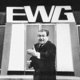 Hans-Joachim Kulenkampff in der Kulisse von "Einer wird gewinnen", kurz EWG