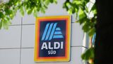 Das Aldi-Süd Logo auf der Fassade eines Geschäftes
