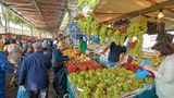 Straßenmarkt in Barbès in Paris