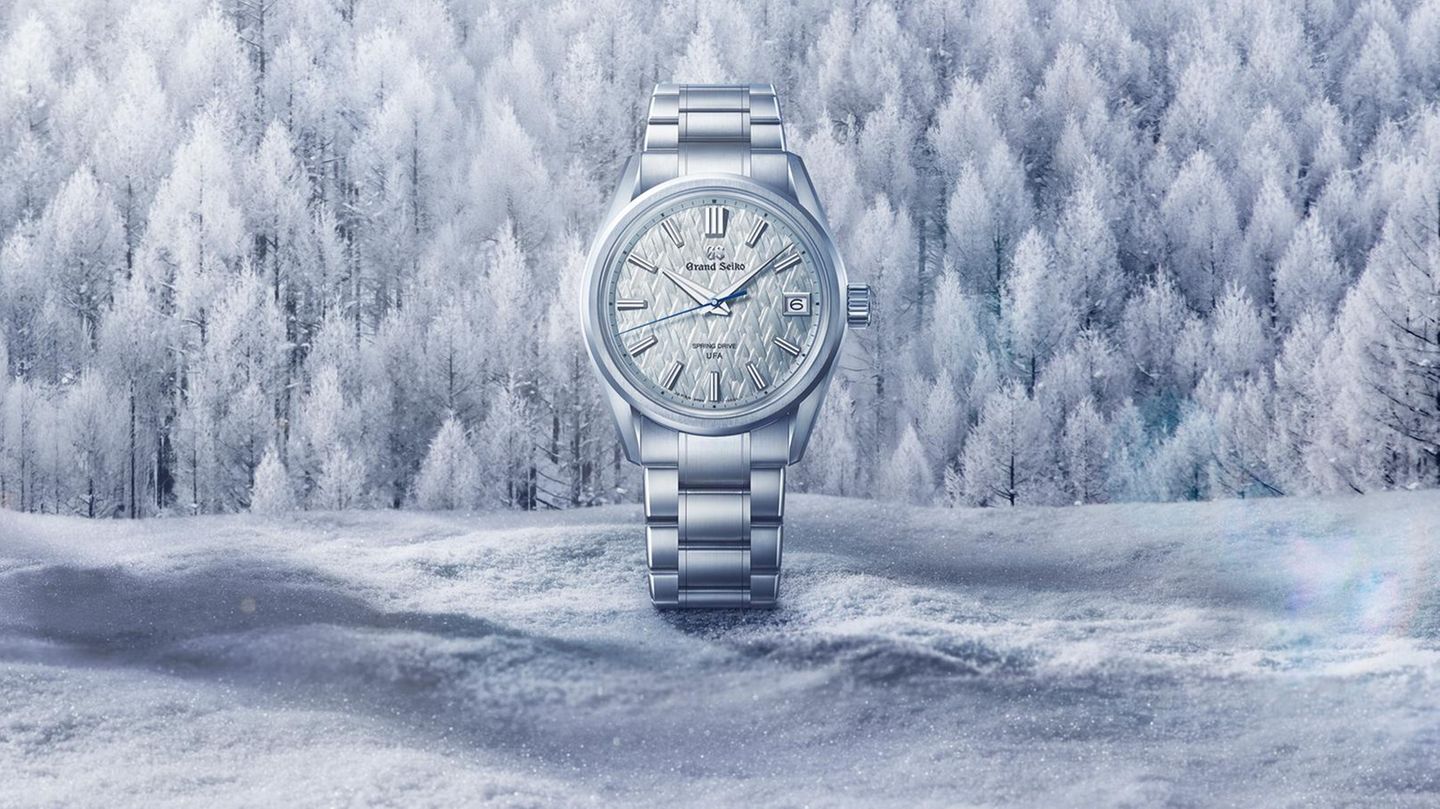 Modell "SLGB001" von Grand Seiko, fotografiert vor einer Eislandschaft