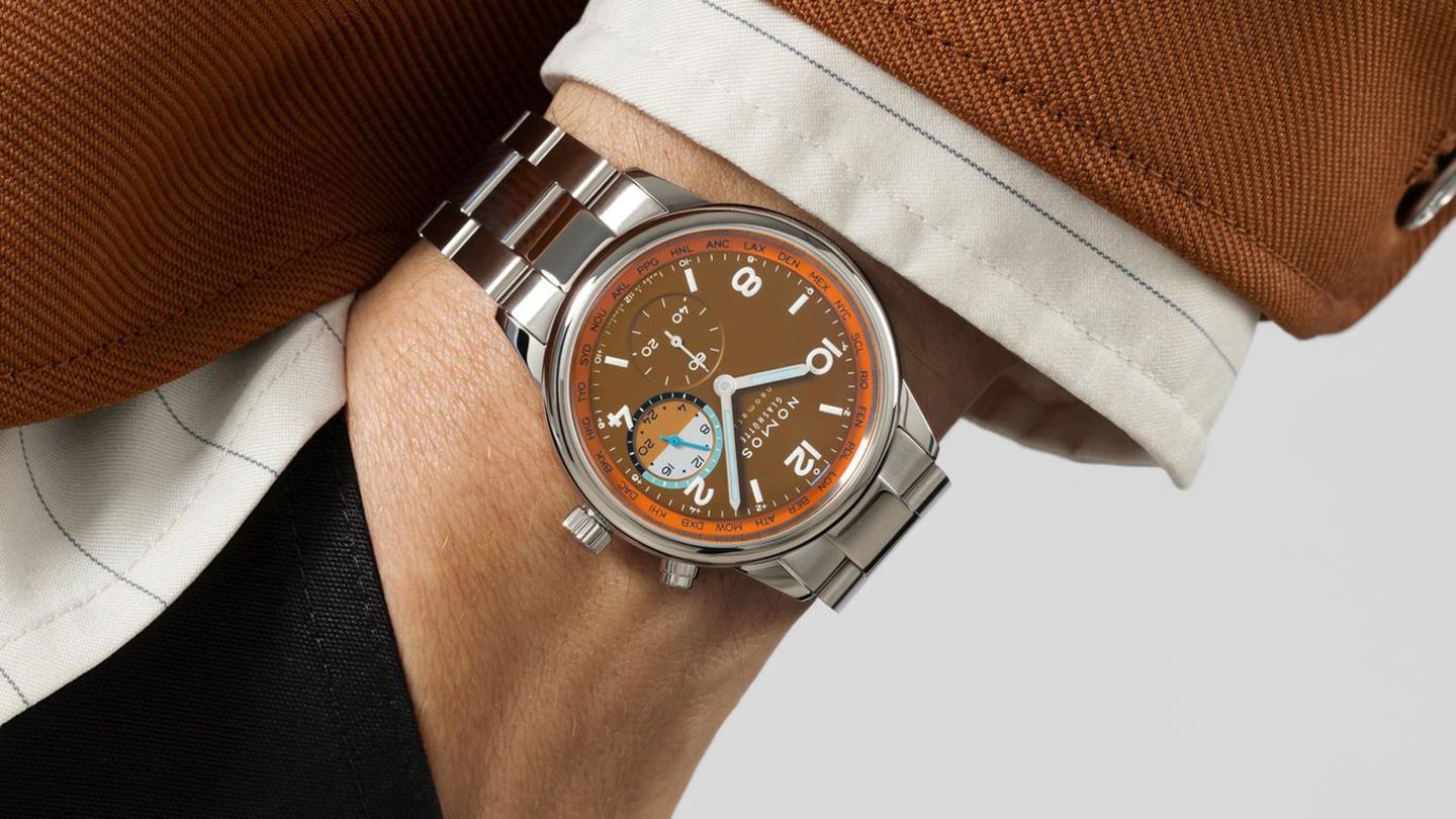 Nomos-Uhr "Club Sport Neomatik Weltzeit" mit mehrfarbiger Weltzeit-Anzeige