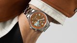 Nomos-Uhr "Club Sport Neomatik Weltzeit" mit mehrfarbiger Weltzeit-Anzeige