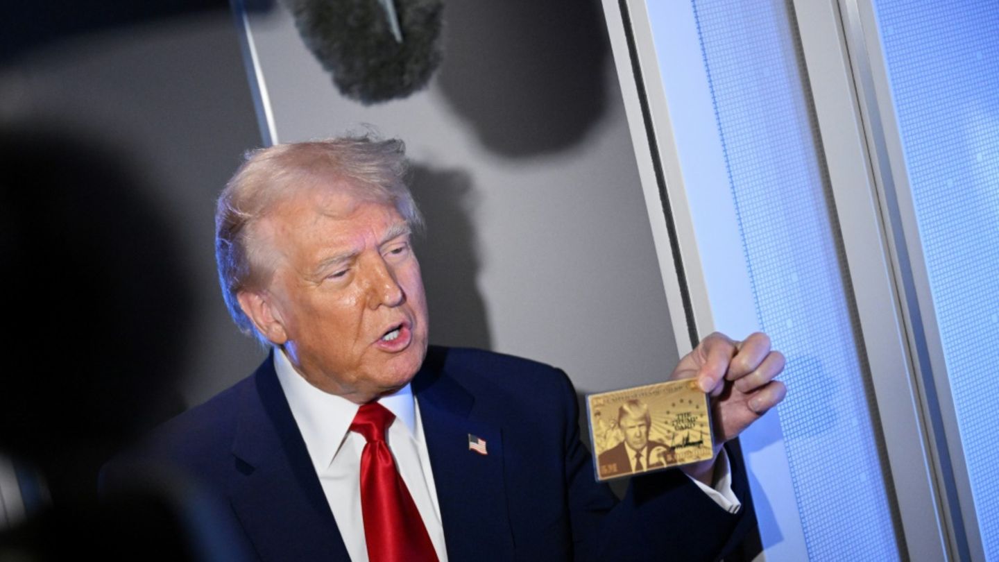 Donald Trump mit der "Trump Card"