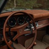 Blick auf das Instrumentenbrett des zum E-Auto umgebauten Porsche 911F aus den 80ern