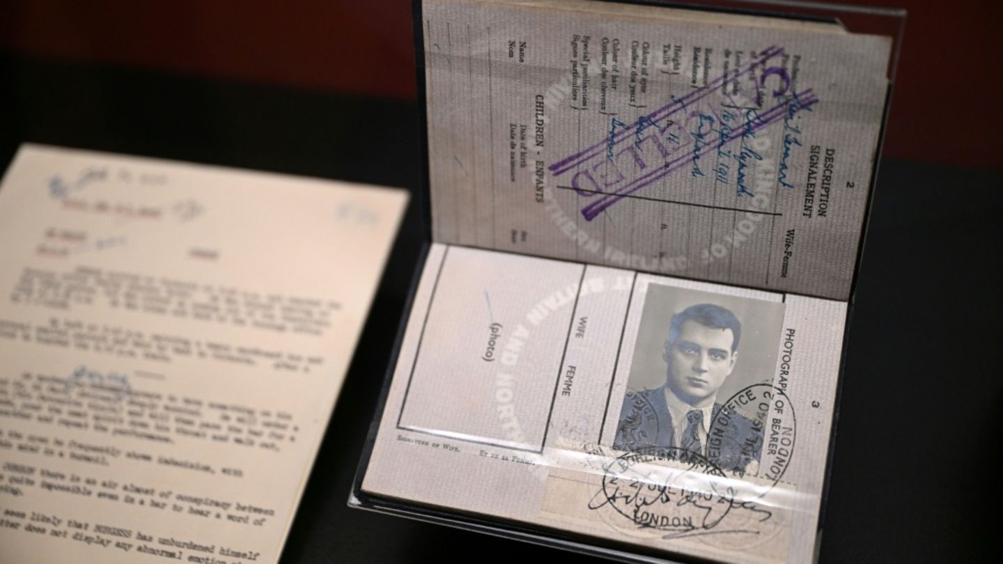In Ausstellung zu sehender Pass von Spion