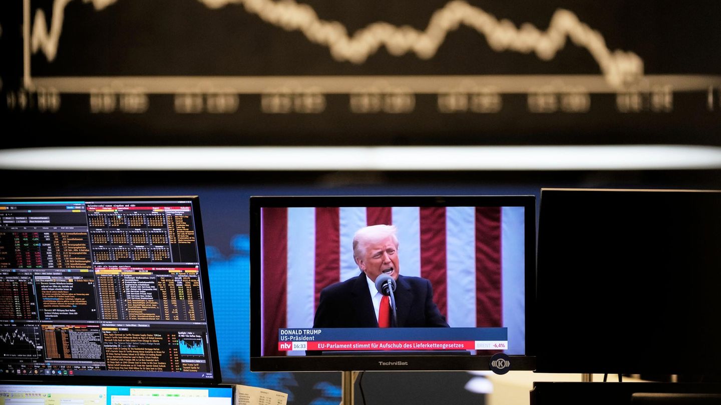 Donald Trump erscheint auf einem TV-Bildschirm an der Frankfurter Börse