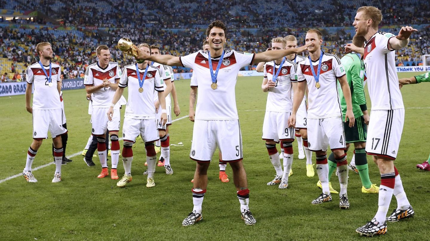 Rücktritt nach 18 Jahren: Mr. Außenrist – die große Karriere von Mats Hummels in Bildern