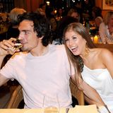 Ein Jahr später folgt die zweite Meisterschaft. Mit seiner langjährigen Freundin und späteren Ehefrau Cathy Hummels feiert Mats Hummels auf der Meisterparty des BVB. Die beiden trennen sich 2021