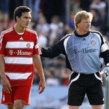 Geschafft: Am 1. Januar 2007 erhält Mats Hummels als 18-Jähriger seinen ersten Profivertrag beim FC Bayern, wo er seit Kindertagen spielt. Er hat damit den Sprung aus dem Nachwuchs in die erste Mannschaft des FC Bayern geschafft. Das Tor bei den Münchnern hütet damals noch Oliver Kahn