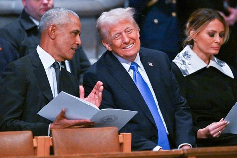 Barack Obama im Gespräch mit Donald Trump