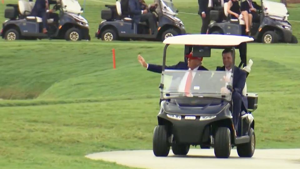 US-Märkte rauschen ab – Trump golft und lobt Zoll-Kurs US-Märkte rauschen ab – Trump golft und lobt Zoll-Kurs