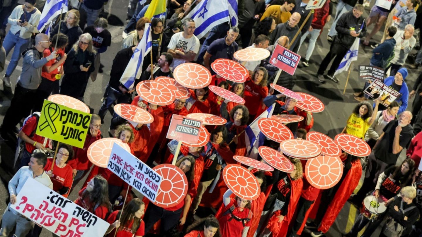 Demonstration für Freilassung der Hamas-Geiseln in Tel Aviv