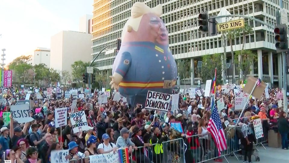 Donald Trump sieht sich erstem Massenprotest gegenüber