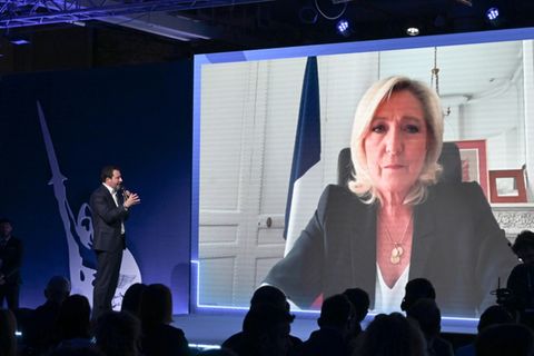 Salvini spricht zu per Video zugeschalteter Marine Le Pen