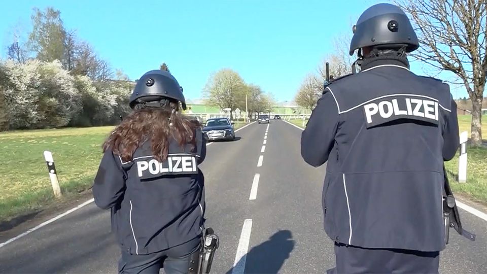 Drei Tote im Westerwald gefunden – Polizei warnt vor Anhaltern