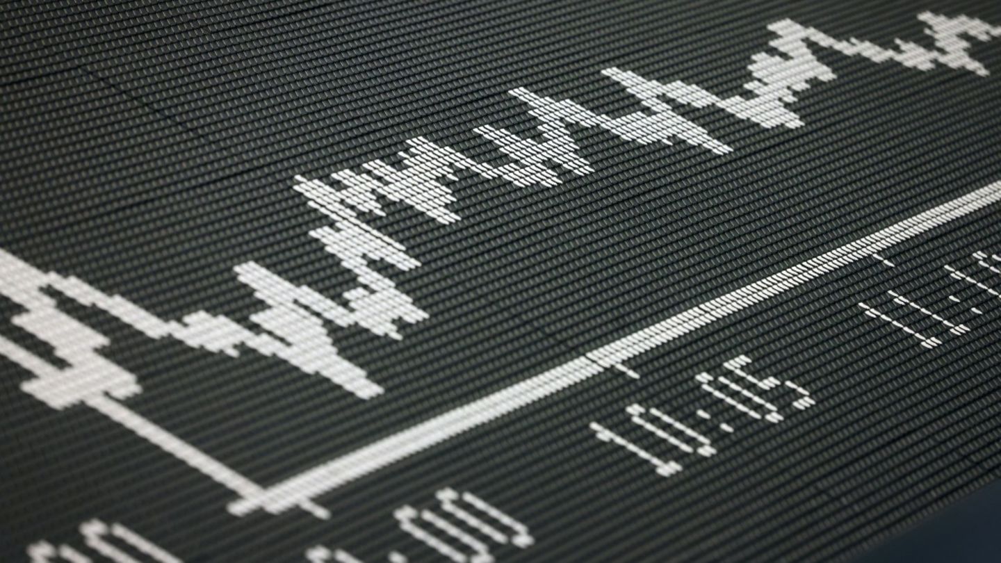 Anzeige mit Dax-Entwicklung in der Frankfurter Börse