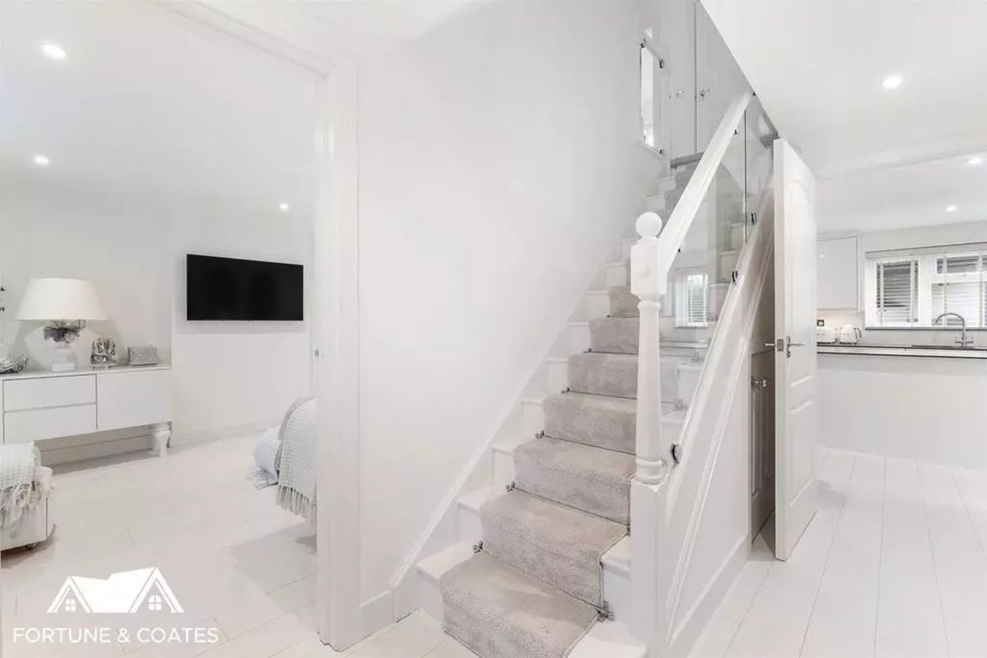 Wirklich nahezu alles im Haus ist weiß