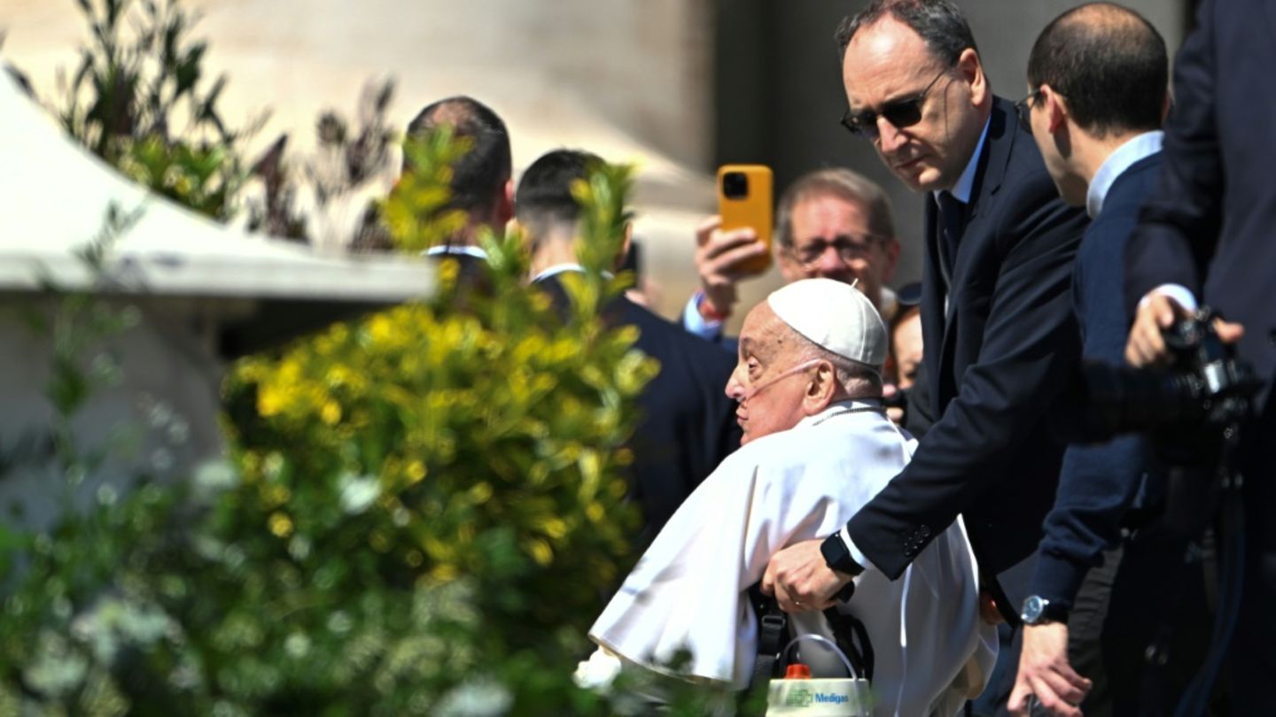 Papst auf dem Petersplatz