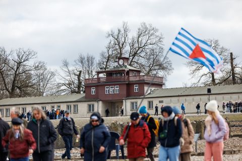 Besucher am Sonntag in der Gedenkstätte Buchenwald