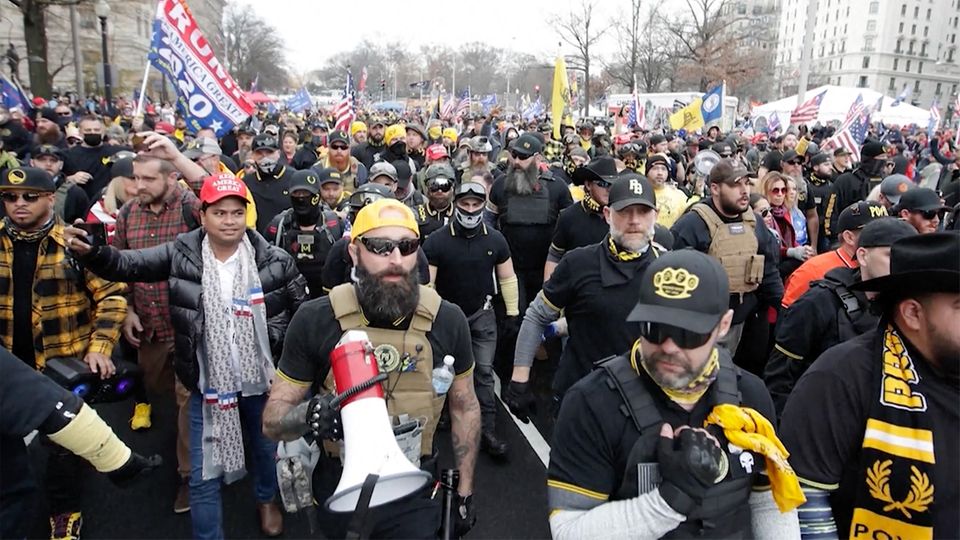 Wie eine schwarze Kirche die "Proud Boys"-Prügler vorführt
