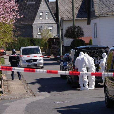 Die Spurensicherung ist in Weitefeld im Westerwald vor Ort