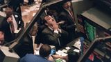 Der Absturz des Dow Jones um 22,6 Prozent an einem Tag war der bis dato größte Einbruch in der Geschichte dieses Index. Der Börsenkrach war der erste, bei dem Computer eine entscheidende Rolle spielten: Die Automatisierung bei der Zusammensetzung der Portfolios verstärkte noch den Abwärtssog an den Märkten. Zwei Monate nach dem Crash erschien der Spielfilm "Wall Street" von Oliver Stone. Er wirkte wie ein Kommentar zu den aktuellen Ereignissen und wurde zu dem Börsenfilm schlechthin.