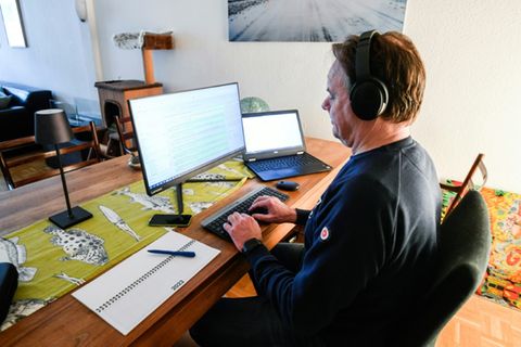 Mann am Computer
