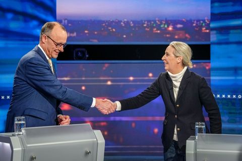 Parteichefs Merz und Weidel bei einer TV-Sendung vor der Wahl.
