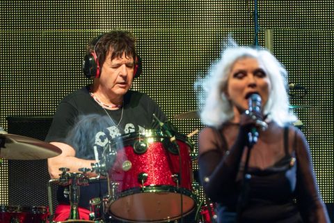 Clem Burke war mit seiner Band Blondie noch lange aufgetreten, wie hier 2022 in Liverpool