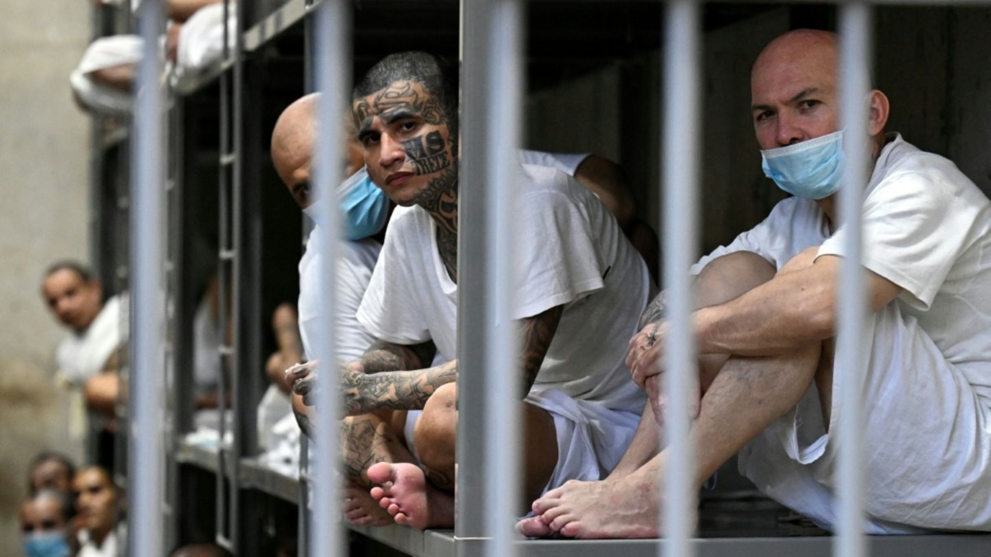 Insassen von Hochsicherheitsgefängnis in El Salvador