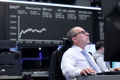 Händler an der Börse in Frankfurt am Montag