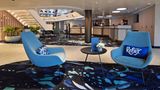 Ein Novum: Per Rolltreppe geht es in die Lobby auf Deck 3, wo Rezeption, Reiseleitung und Leselounge untergebracht sind
