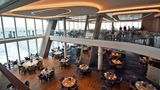 Über zwei Decks erstreckt sich das Hauptrestaurant Atlantik, das jetzt im Heck platziert ist