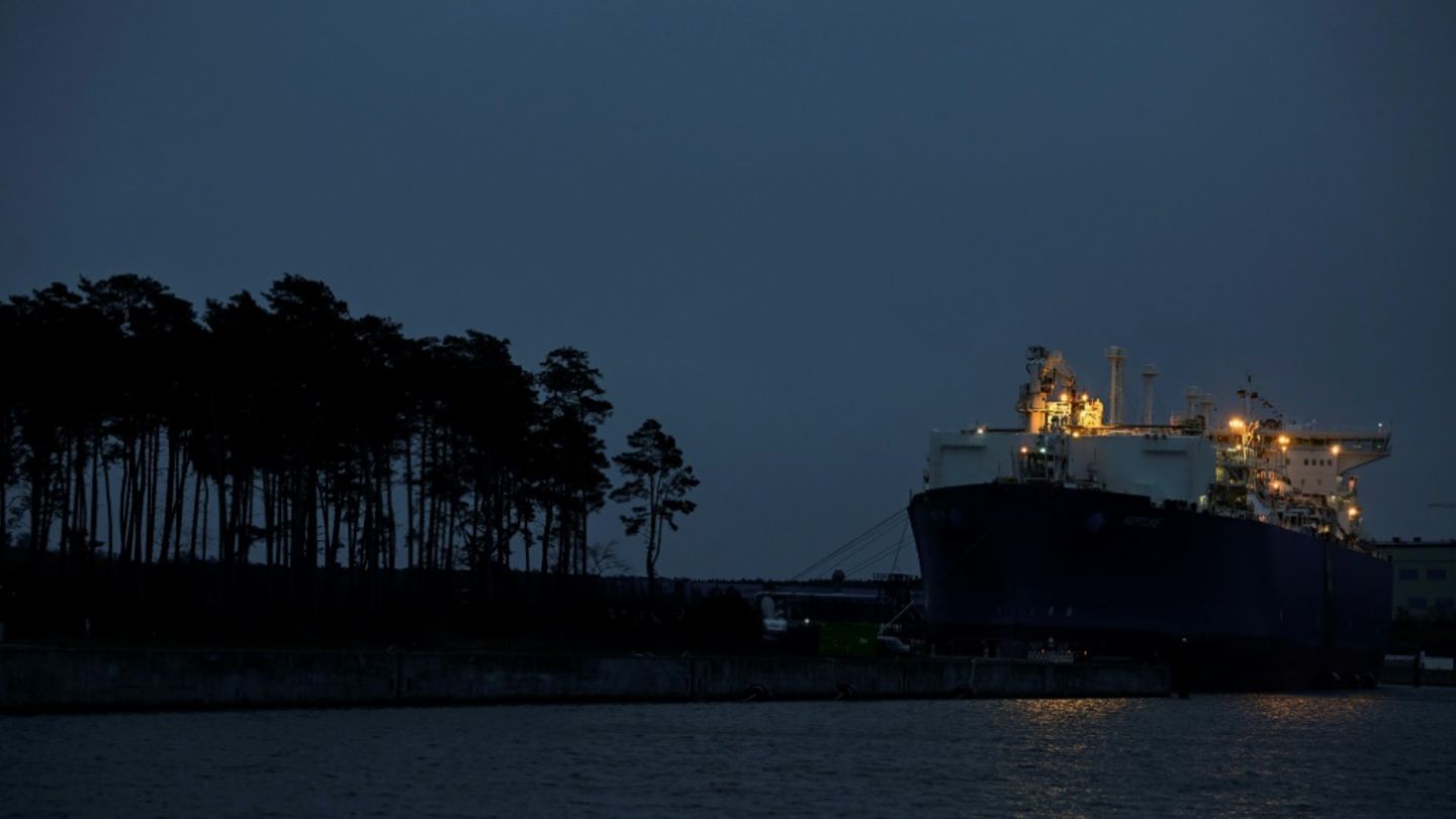 Die "Neptune" im Januar 2023 in Lubmin