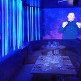Die multimediale Dinnershow: Im japanischen Fugo-Restaurant wird gegen Aufpreis von 119 Euro ein von Fernsehkoch Tim Raue kreiertes Fünf-Gänge-Menü serviert