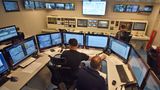 Verborgen auf Deck 2 liegt der Engine Control Room: Von hier aus werden die fünf Dual-Fuel-Motoren überwacht, die die elektrische Energie für Antrieb und Hotelbetrieb erzeugen
