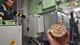 Im Recyclingcenter wird Verpackungsabfall zu Paletten komprimiert. Daneben werden die flüssigen Teile der Lebensmittelabfälle getrennt und in Kläranlagen aufbereitet