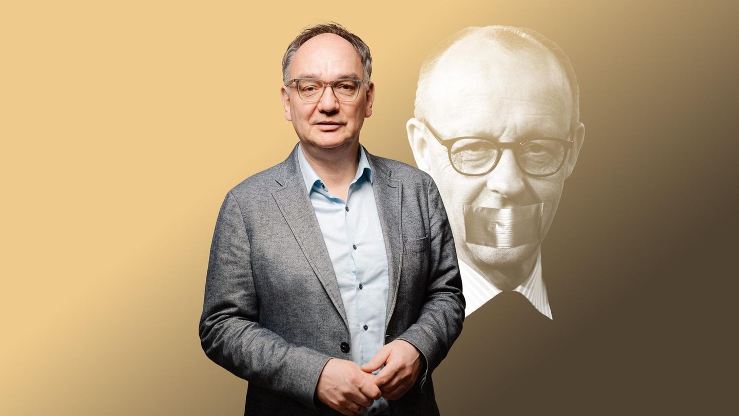 Collage von stern-Autor Nico Fried und Friedrich Merz mit Panzertape über dem Mund