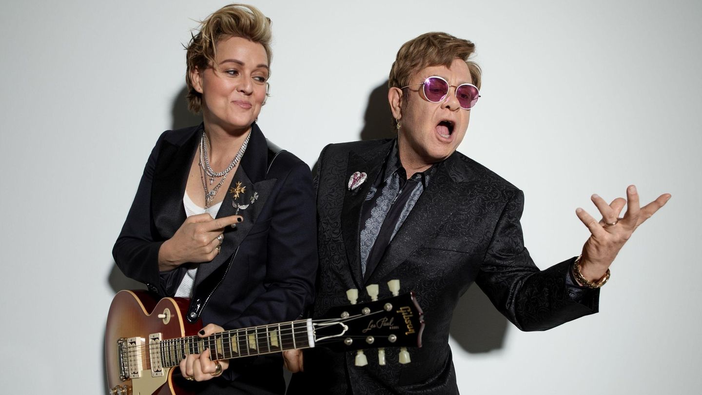 Posieren für gemeinsames Album: Brandi Carlile und Elton John