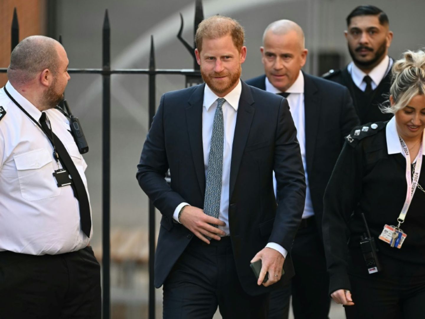 Prinz Harry streitet vor Gericht erneut um Polizeischutz während  Heimatbesuchen | STERN.de