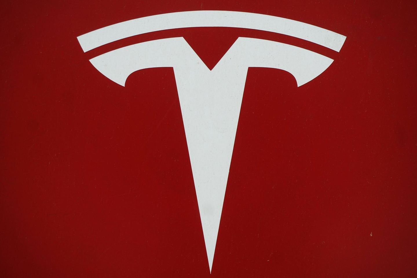 Das Logo von Tesla